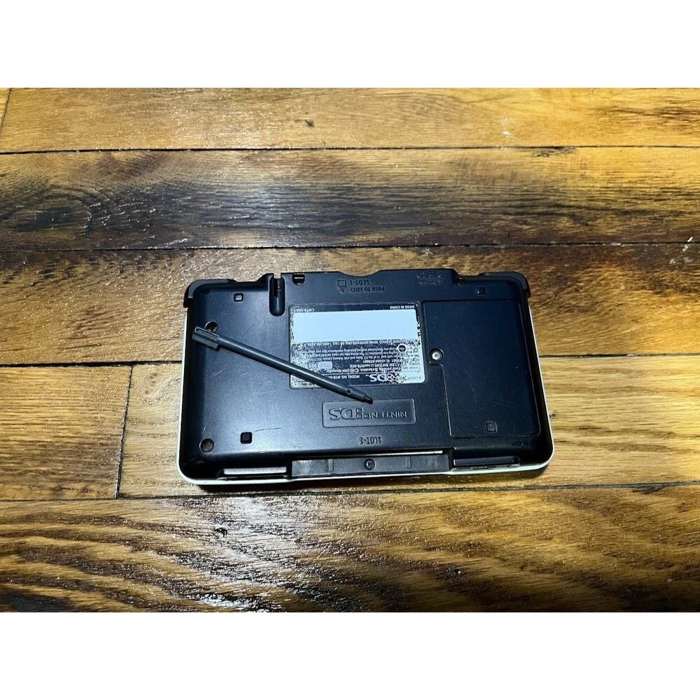 Nintendo DS Handheld System - Silver (No Charger)